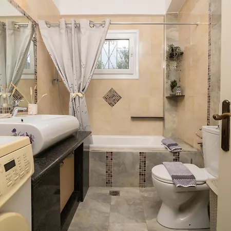 Vrisi Zakynthos 度假居 *